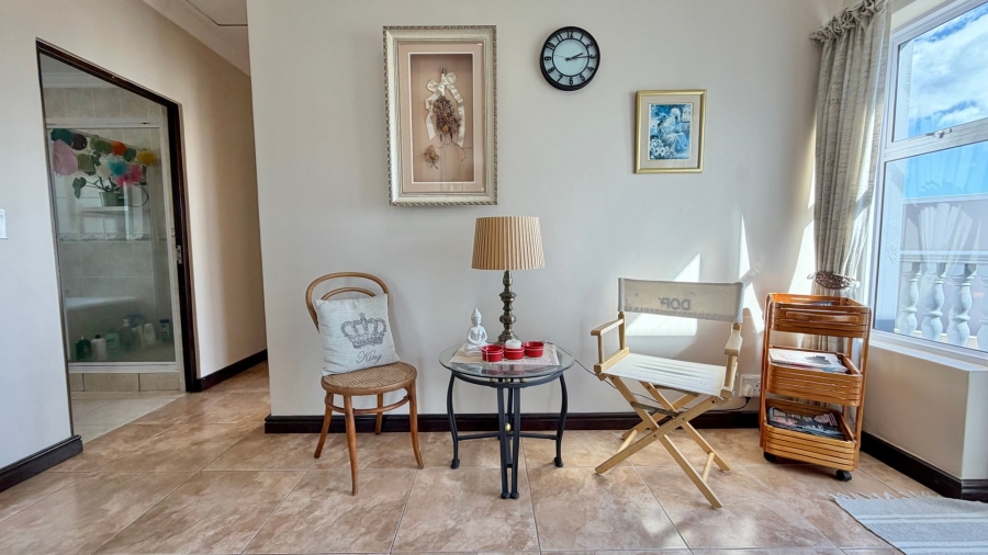 5 Bedroom Property for Sale in Mountainside Western Cape
